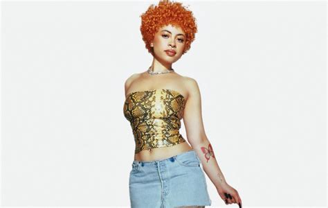 Rapper Ice Spice reveals why she NEVER leaves home without a。